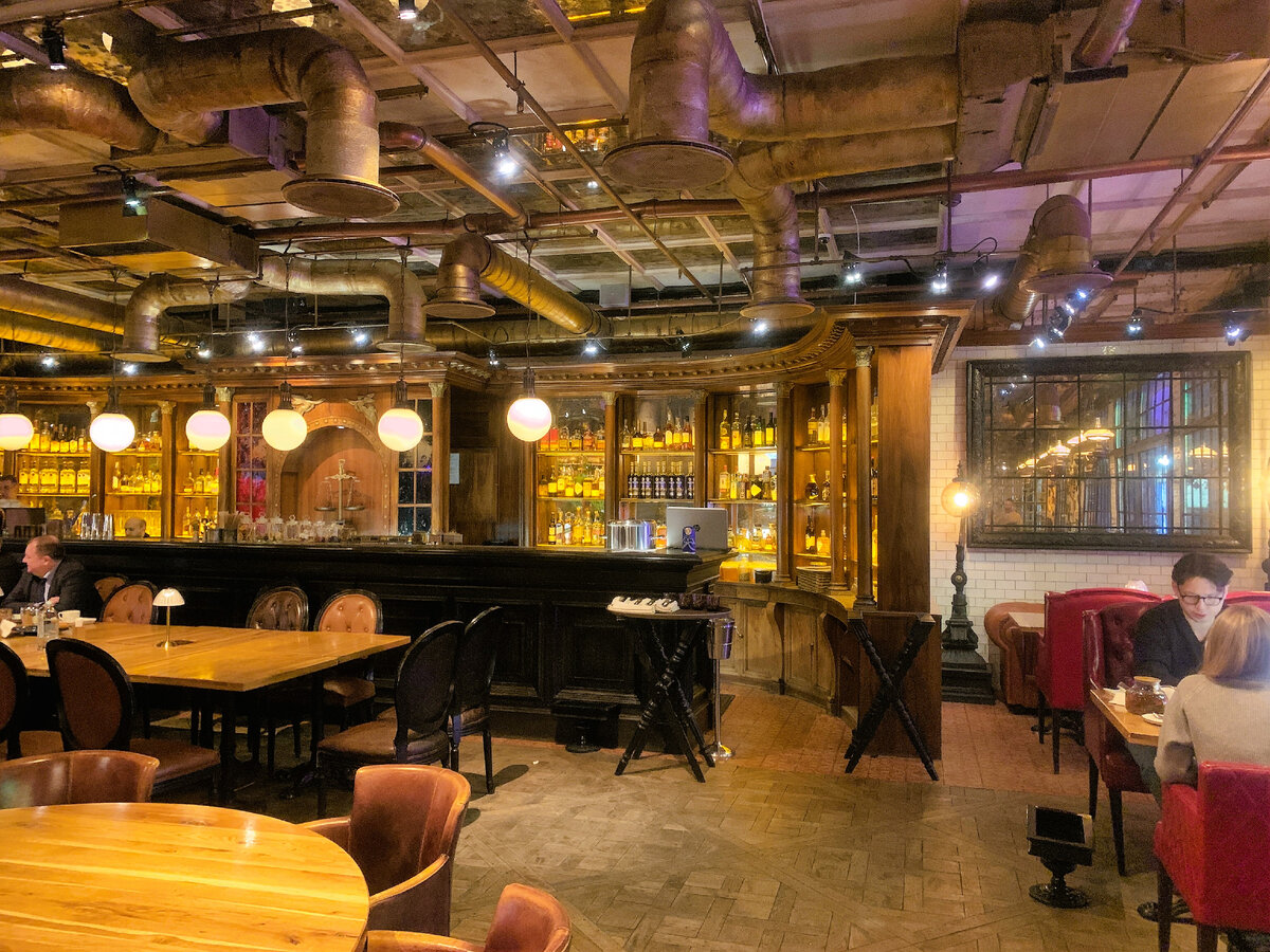 Интерьер верхнего этажа ресторана "Матрешка"