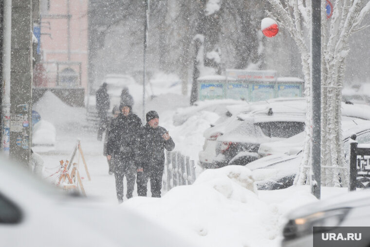 снег. зимнее снежное утро. снежная буря в сша декабрь 2022. снегопад чс. буран снежная буря.