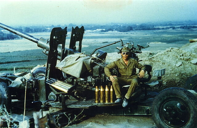 Зенитное орудие С-60 из 990-го зенитного артиллерийского полка на сторожевом охранении аэродрома Кундуза