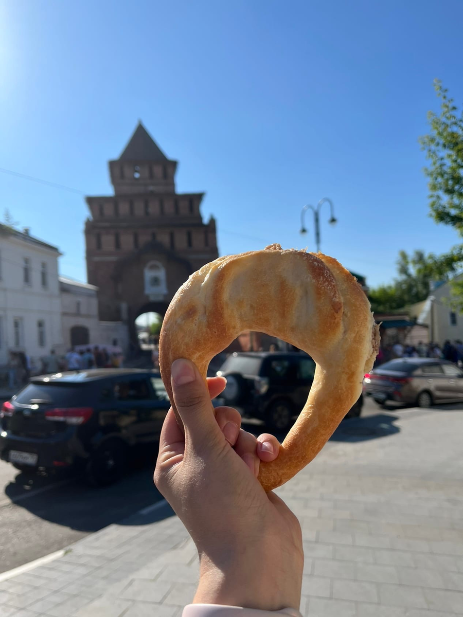 Одни из главных символов Коломны - Пятницкие ворота и калач