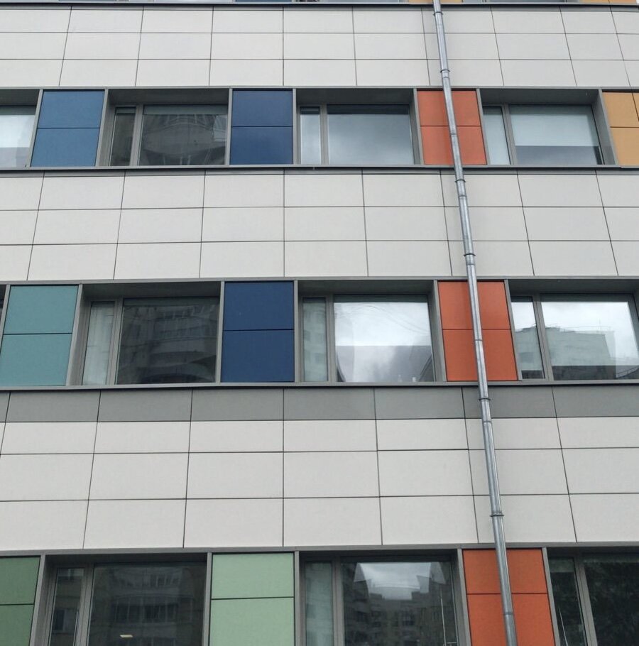 Центр им. Кулакова. За одним из этих окон - палата, где я лежала в дородовом отделении.