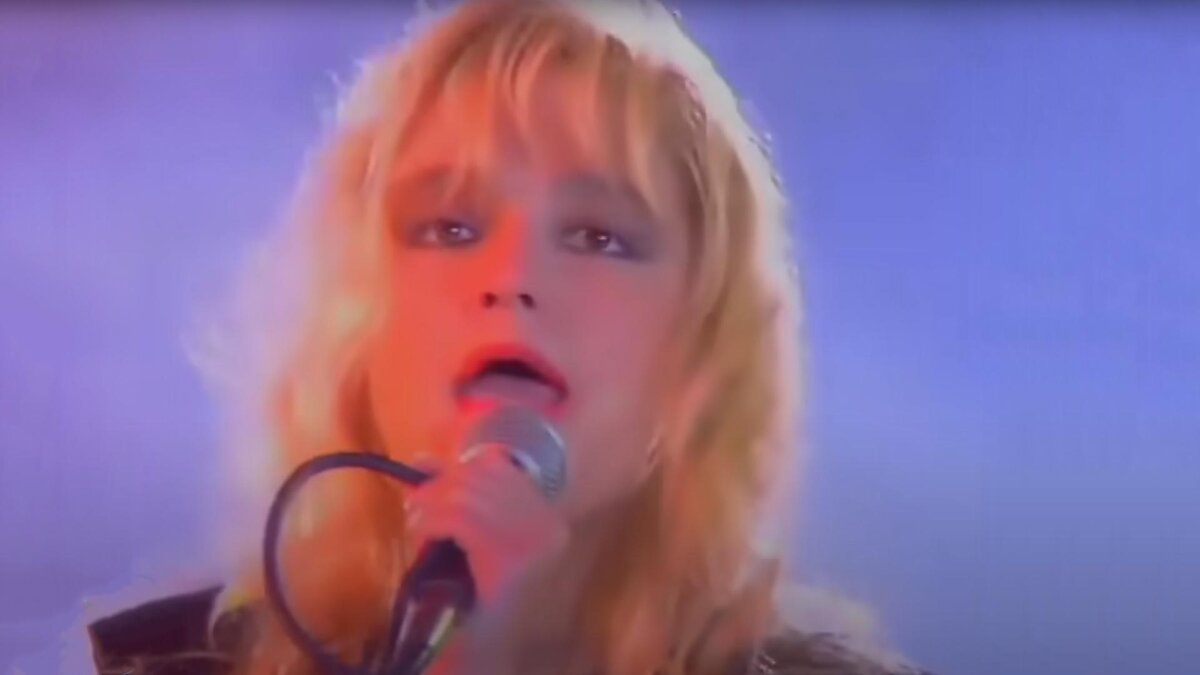 Музыка на советском телевидении / Youtube📷Татьяна Буланова в клипе «Не плачь», 1991 г.