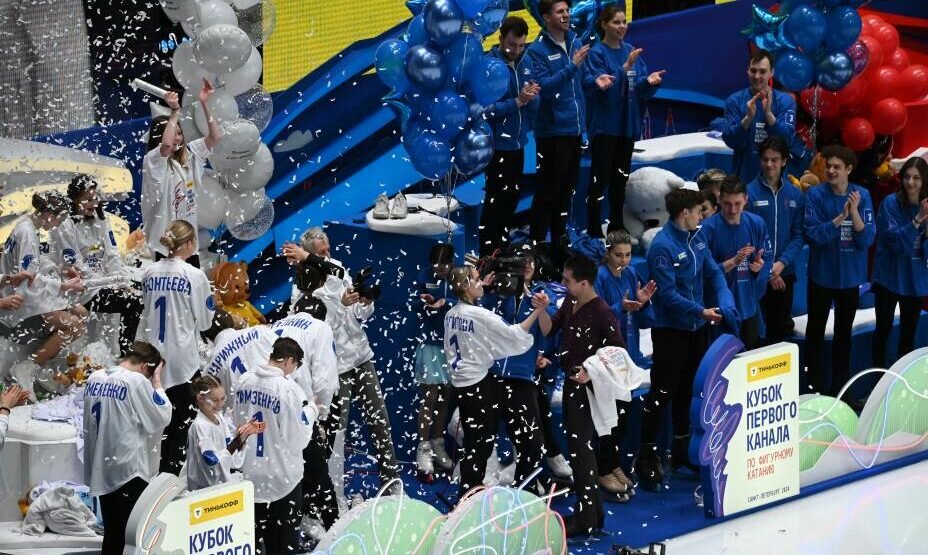    Алина Загитова и ее команда болели друг за друга изо всех сил. Фото: Юлия Пыхалова, КП-Санкт-Петербург