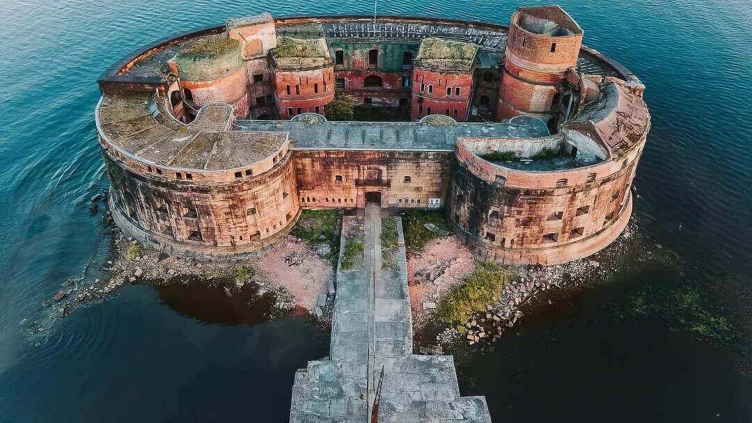 Сверху Чумной форт похож на почку/ © pofortam.ru