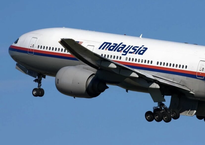 8 марта 2014 года пассажирский самолет Boeing 777 авиакомпании Malaysia Airlines MH370, на борту которого находились 239 человек, первоначально должен был вылететь из Куала-Лумпура, столицы Малайзии, в Пекин, Китай, но по пути исчез с экрана радара.