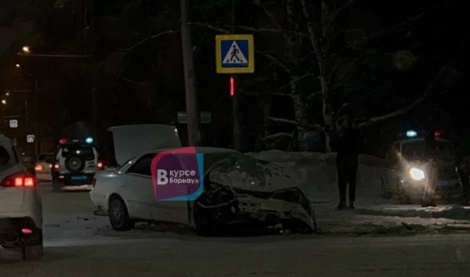    ДТП в Барнауле. Источник: t.me/vkurse22