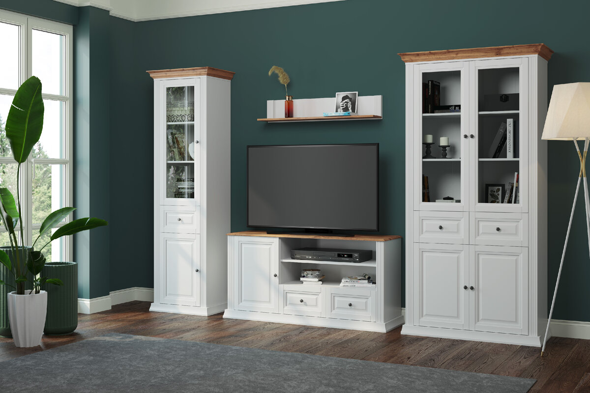 Иногда достаточно навести порядок и переставить мебель...