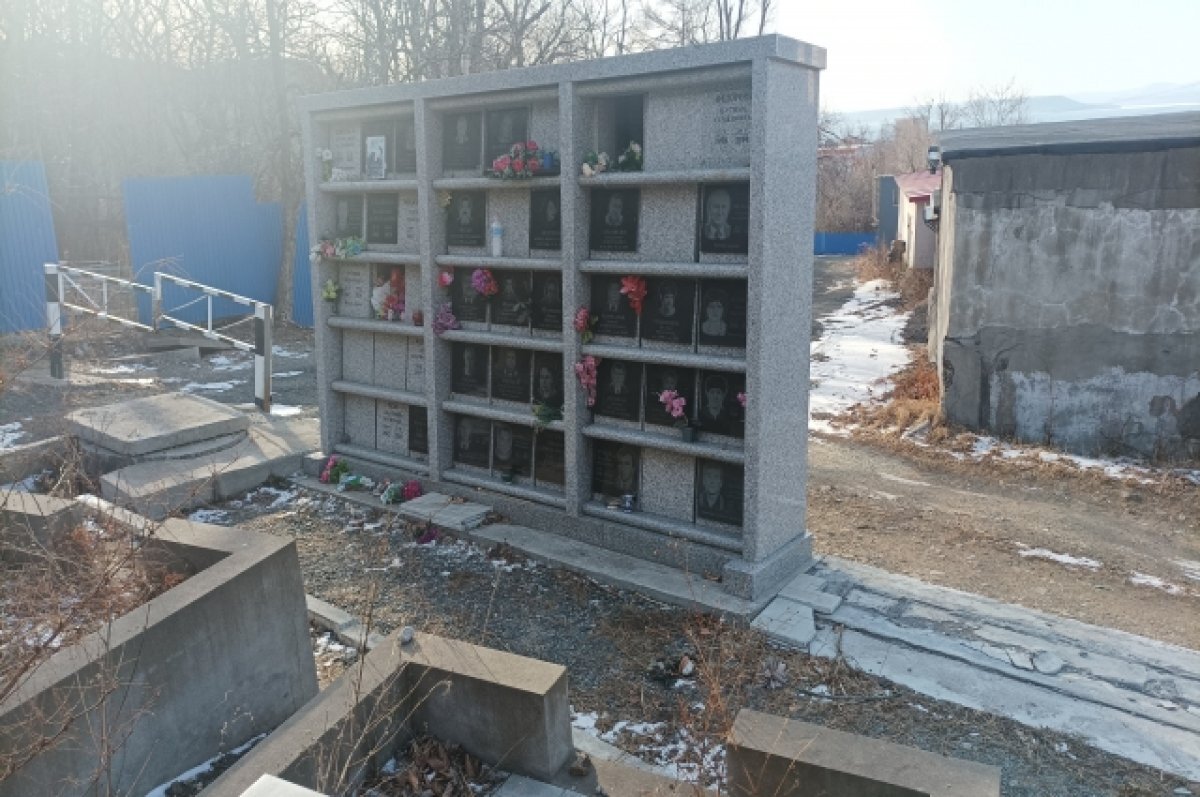    Колумбарий на закрытом кладбище не числится ни в каких реестрах.