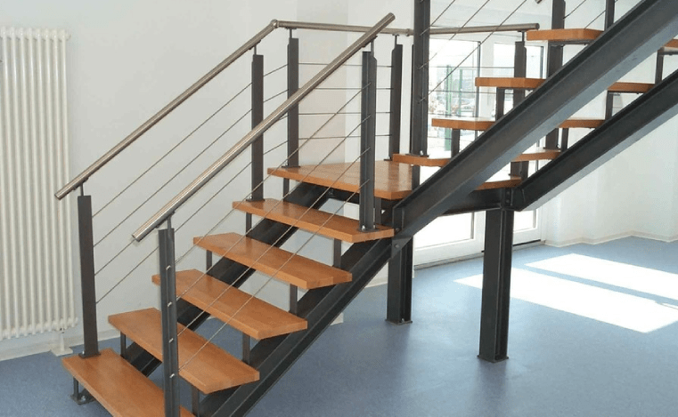 Лестница на металлической основе