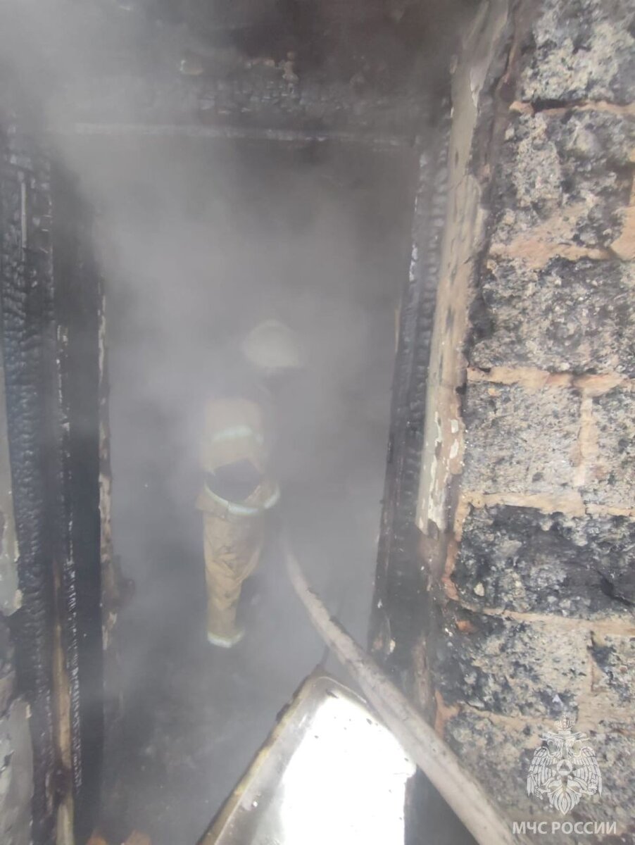 В Барнауле утром горел четырехквартирный дом на Хлебозаводской | ТОЛК ...