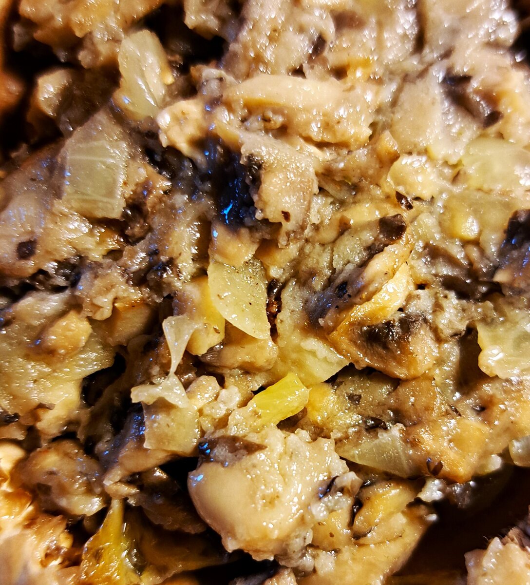 Начинка из грибов, репчатого лука, муки и майонеза. Фото автора канала