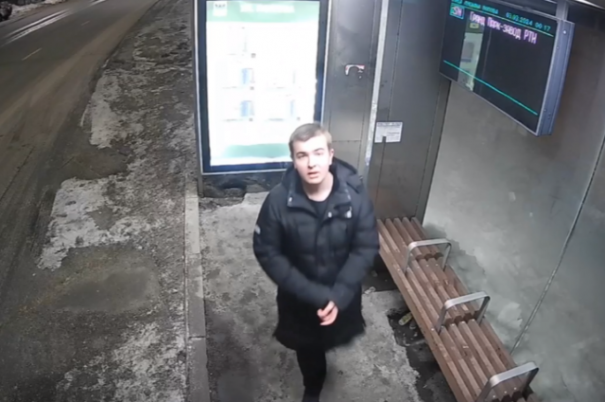    В Оренбурге вандал раздолбал «умную» остановку на ул. Цвиллинга