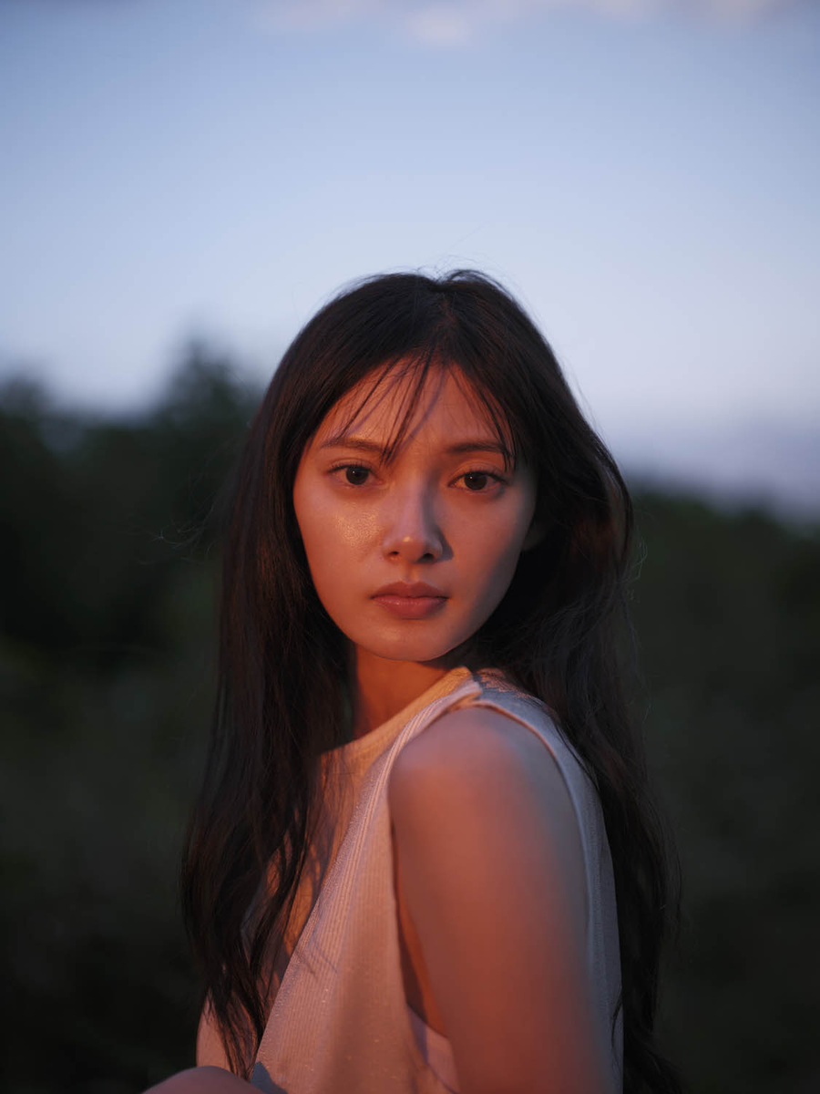 ISO100 1/125 f1.7 REALA