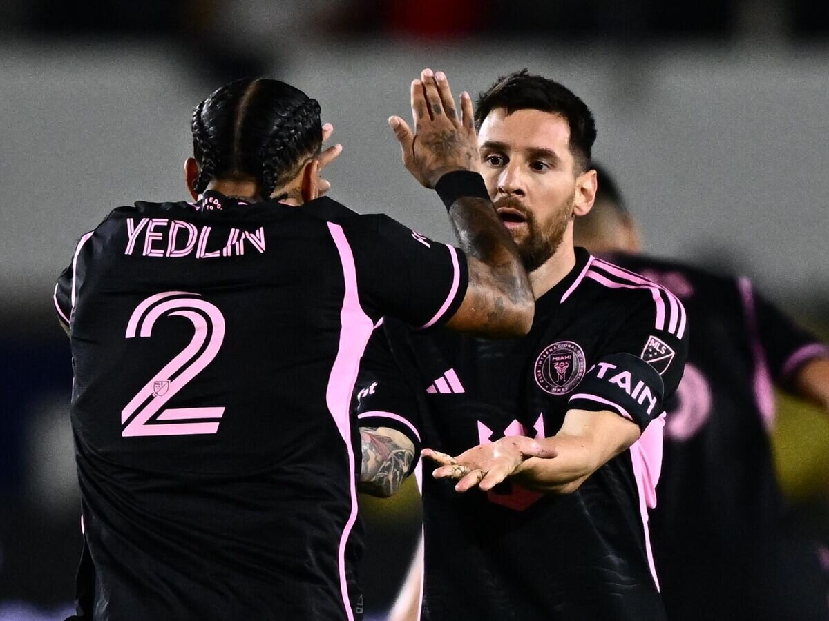    Лионель Месси и Деандре Йедлин© AFP 2024 / PATRICK T. FALLON