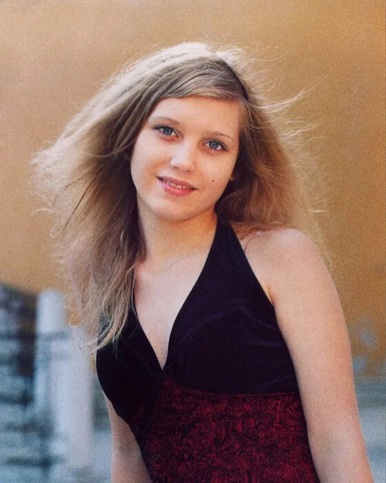  Кристина Асмус в юности. / Фото: thevoicemag.ru