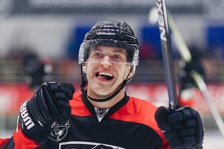    Большое интервью «БИЗНЕС Online» с экс-игроком «Нефтяника» и играющим тренером «Ак Барса» в фиджитал-хоккее Даниэлом Насыбуллиным Фото: ahc-neftyanik.ru