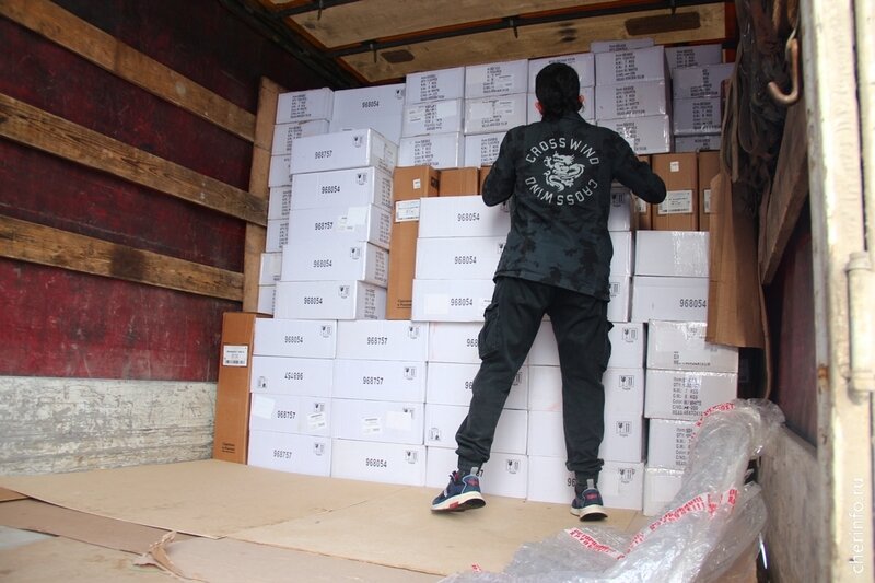    В город поступили ноутбуки, телевизоры, смартфоны, велосипеды, роботы-пылесосы, микроволновые печи.