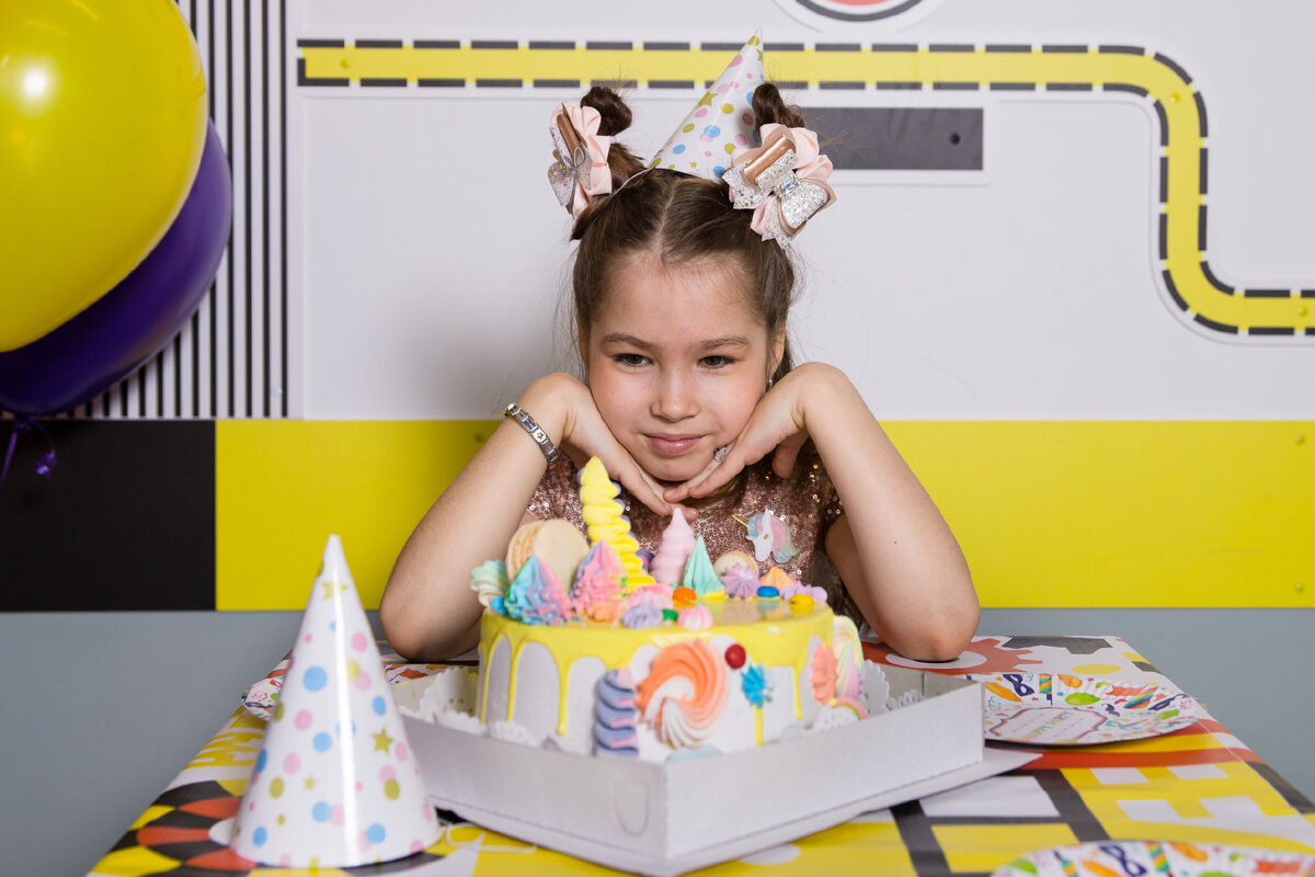 Наш партнер "33 пингвина" накроет праздничный стол, пока вы наслаждаетесь праздником!