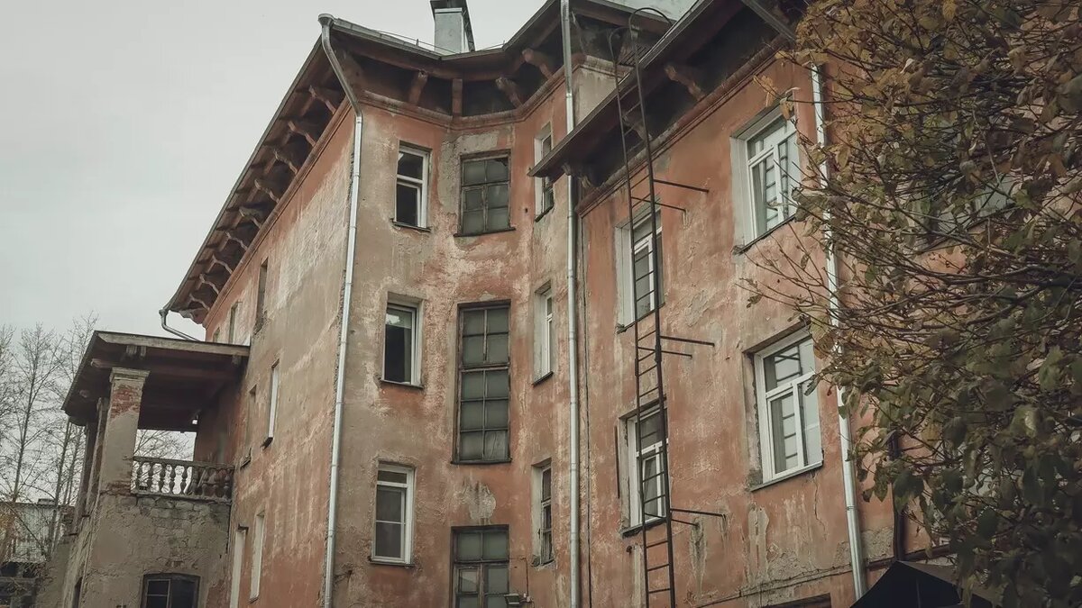     Многие тюменцы сейчас склоняются к выбору недвижимость на вторичном рынке. Эксперт объяснил, почему перед покупкой важно знать год постройки дома и как это можно сделать быстро, без бумажной волокиты.