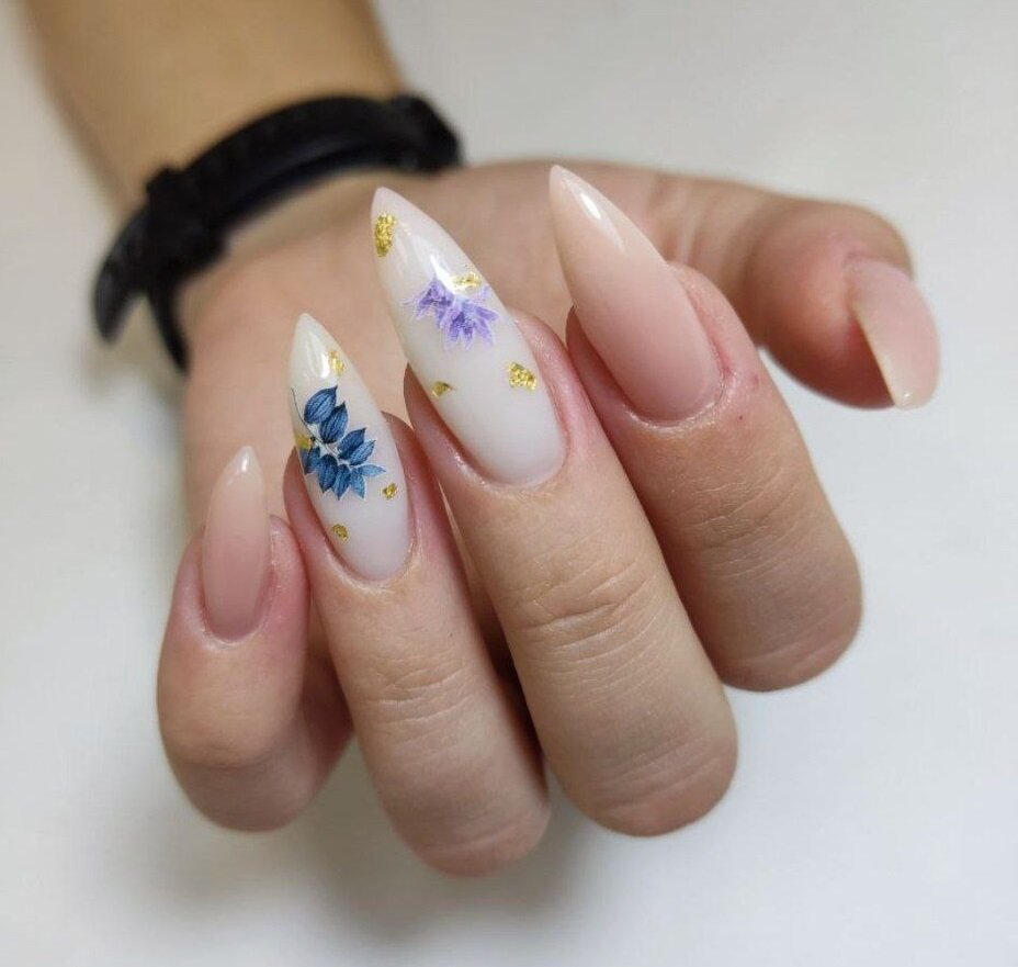 острые ногти. весенние ногти длинные. летние ногти. ногти острые яркие. яркий маникюр на длинные.