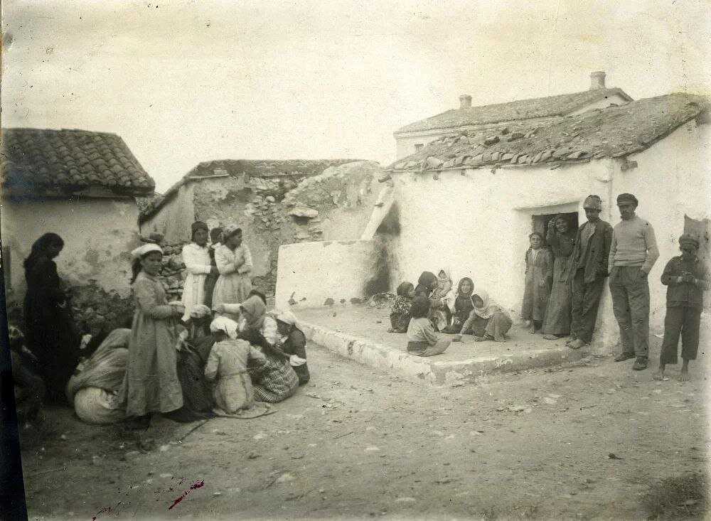 Симферополь. Цыганский квартал. 1925 год. Автор фото - Б.А. Куфтин. Из фондов ФГБУК «Российский этнографический музей»
