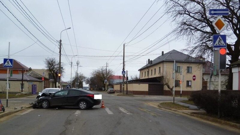    ДТП на перекрёстке Тельмана — Льва Толстого в Ставрополе Фото: ГИБДД СК