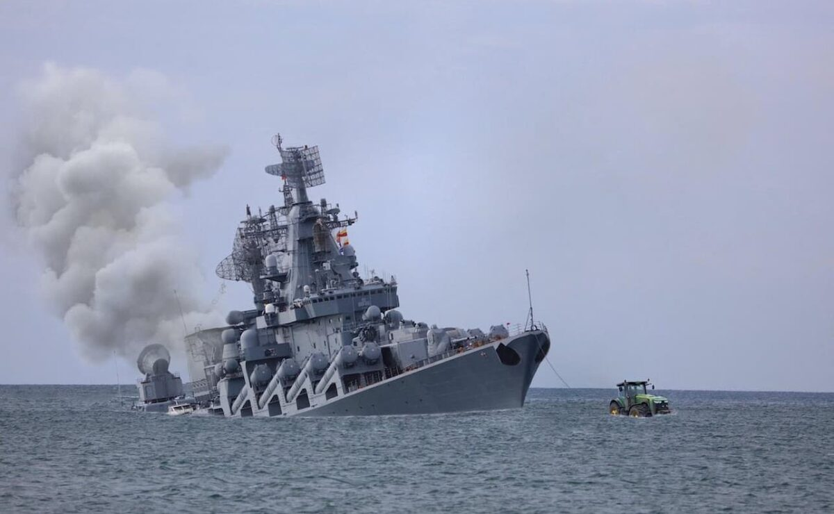 Пришла очень печальная новость. Российский патрульный корабль "Сергей Котов", чей экипаж отважно бился с морскими беспилотниками лиходеев, все же затонул.-4
