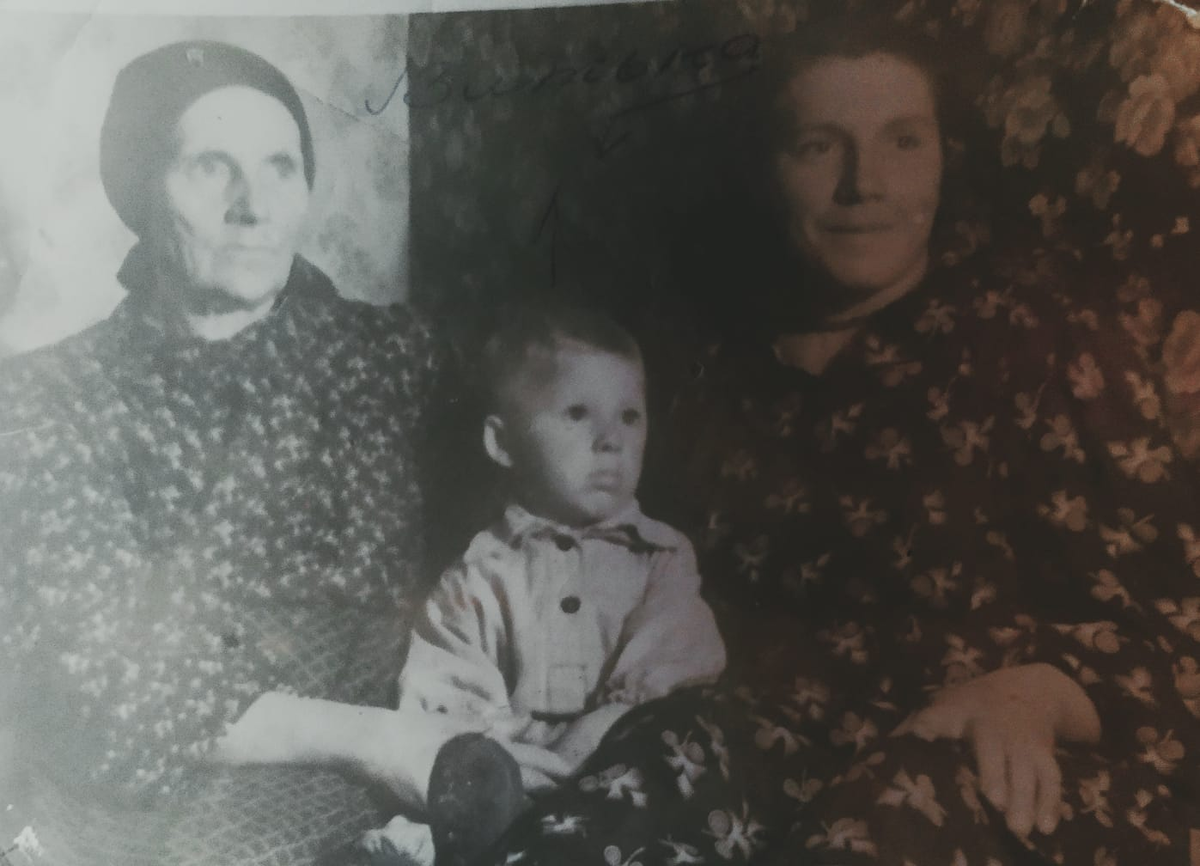 С дочерью и внуком