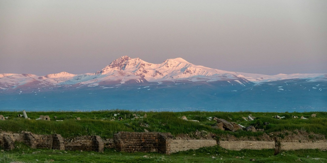 10 самых высоких и древних гор Армении