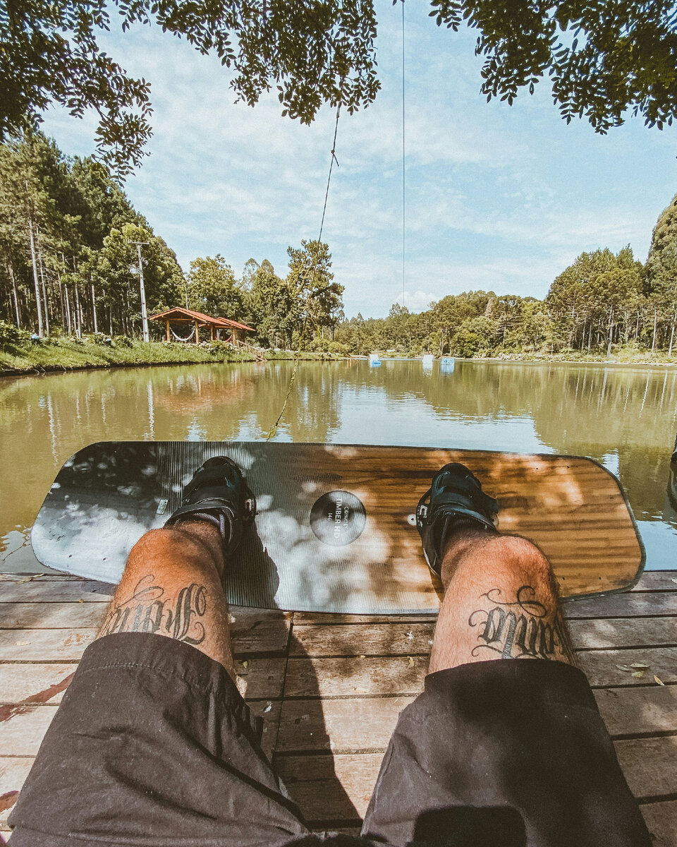 https://unsplash.com/photos/a-person-sitting-on-a-bench-next-to-a-lake-ogbr_RI7kr0?utm_content=creditShareLink&utm_medium=referral&utm_source=unsplash (ссылка на источник)