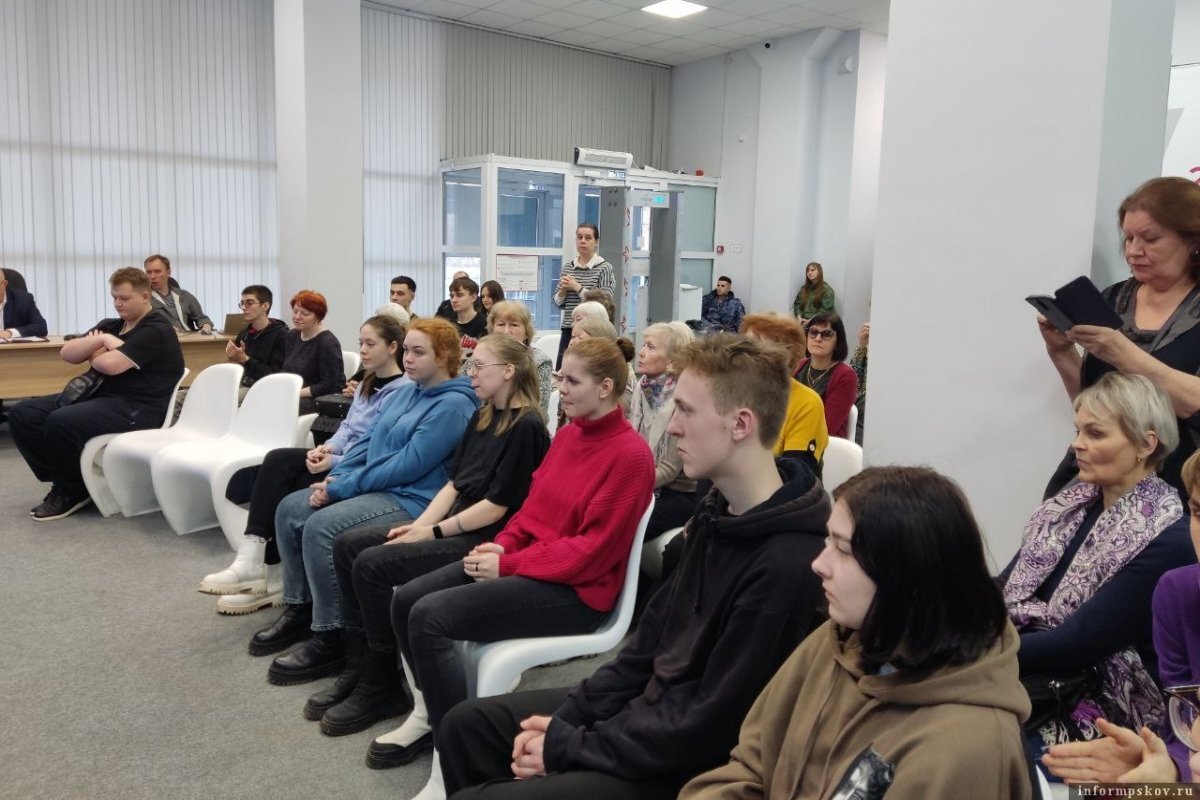    В избирательном штабе в Пскове состоялась встреча с реставраторами