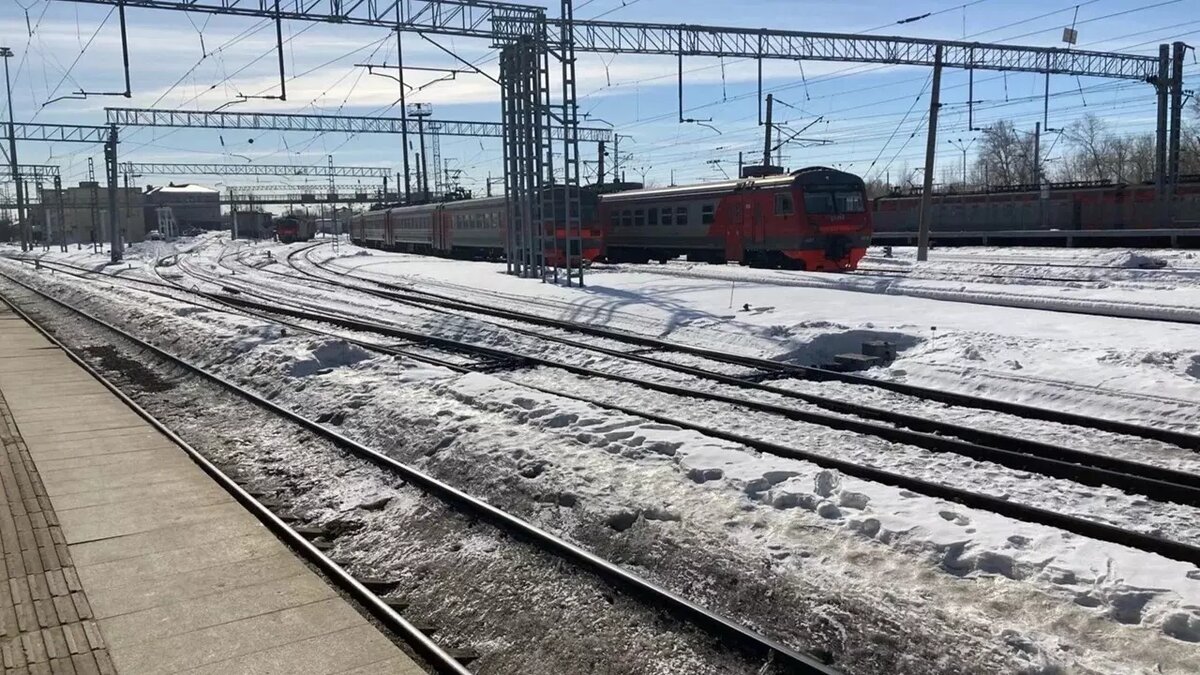     Горьковская железная дорога прокомментировала возгорание в районе Кировской дамбы сегодня, 5 марта. Жители Казани в социальных сетях делились видео, как от поезда исходил черный дым. Ответ на запрос Inkazan дали в пресс-службе филиала ОАО «РЖД».