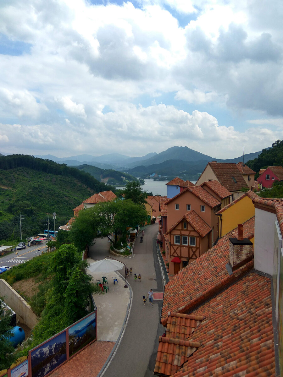 Южная корея сеул содэмунгу. Южная корея столица сеул люди. Корейцы в сеуле. Чхонгечхон сеул. Букчон ханок.