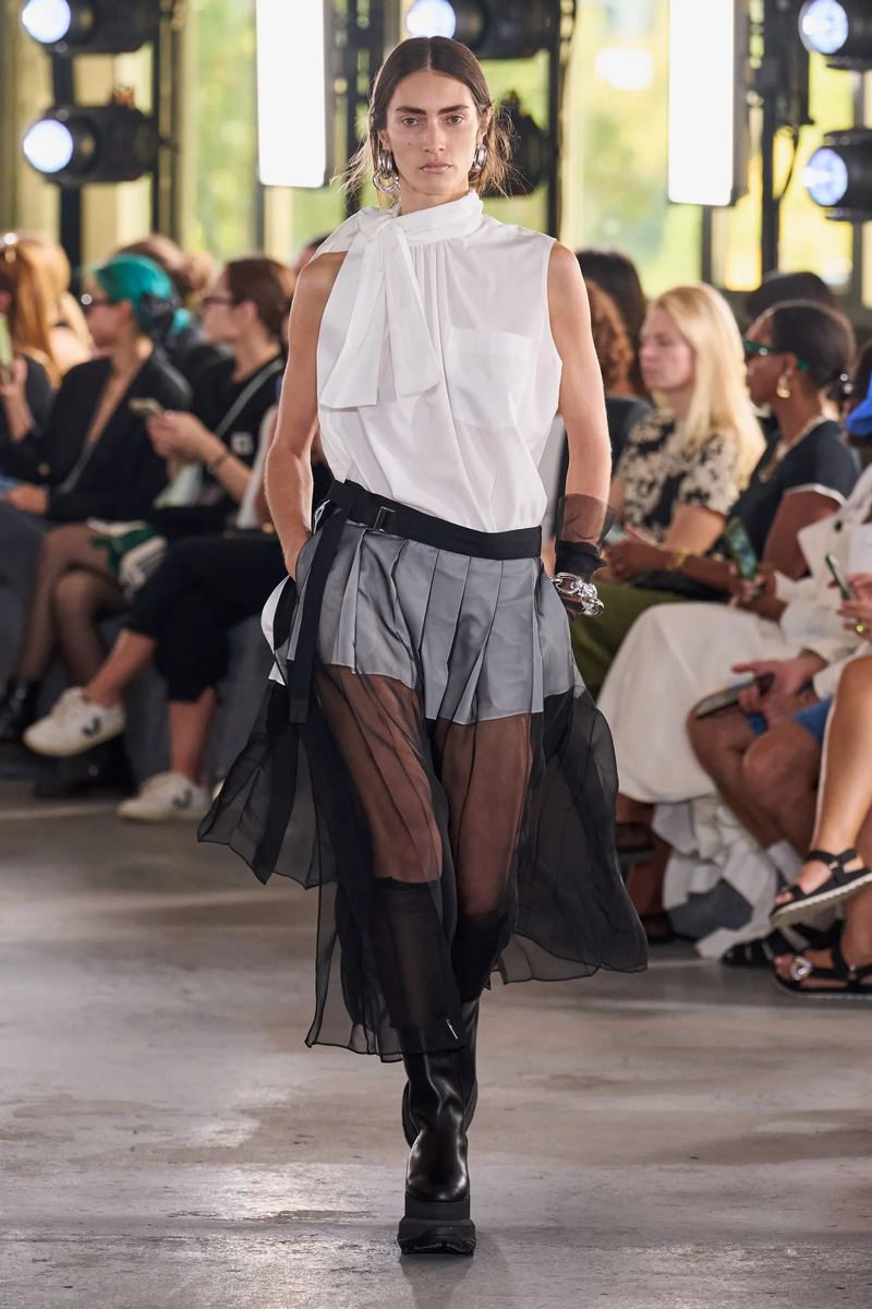 Модные юбки миди 2022. Образ с юбкой миди 2022. Модные летние юбки. Юбка карандаш 2022 модные. Модные фасоны юбок 2023.