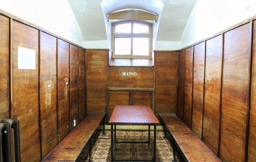 место встречи следователей и адвокатов с заключенными...