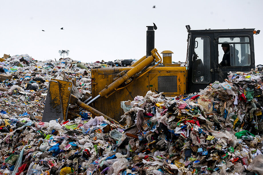 Мусорный полигон в Красноярске превысил лимит по захоронению отходов. Фото: Егор Алеев/ТАСС