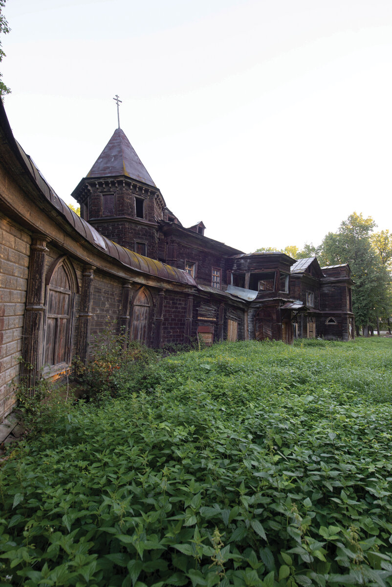 Детали удивительной деревянной усадьбы Быкова гора. Фото автора. Листайте галерею.