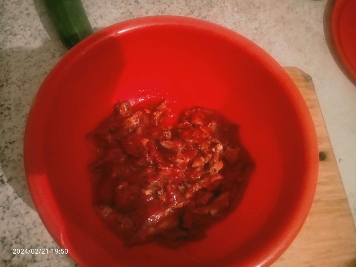 Кильку нарезать немного ножом