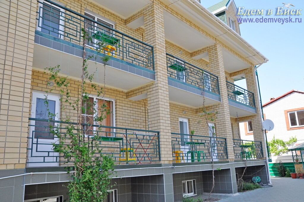 Гостевой дом бриз ейск пляжная 9/3. Ейск снять квартиру на лето. Отель новинка ейск. Бриз пляжная ул. Мини-гостиница лиманская пристань ейск.