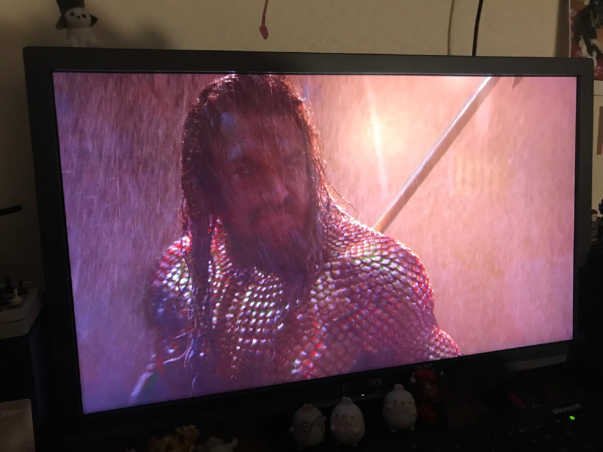 И так, мы наконец-то посмотрели Аквамена. Фильм, который к большому сожалению не удалось посмотреть в кинотеатре. Но, как говорится есть причины. Последний фильм по вселенной Снайдера, который завершает, и даёт нам, в какой-то мере попрощаться с полюбившимися героями. К сожалению в картине нет Бэтмена Аффлека, хотя сцена снималась. Нет Чудо-Женщины от прекрасной Галь Гадот. Ну, а про Супермена я вообще молчу. Спасибо за это кстати надо сказать Ганну, но не об этом. Это тематика для другого обзора. 