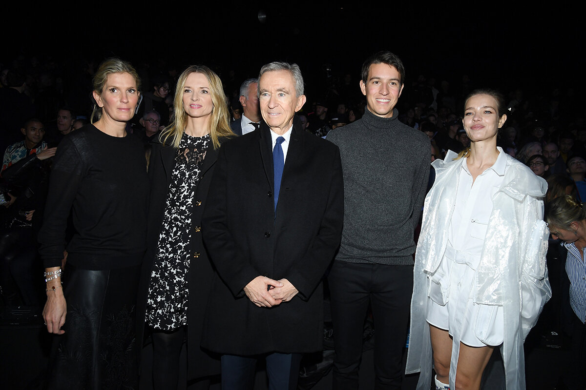 Pascal Le Segretain / Getty Images📷Сеголен Фрер Галлиен, дочь Бернара Арно Дельфин Арно, сам Бернар Арно, его сын Александр Арно и супруга Антуана Арно Наталья Водянова