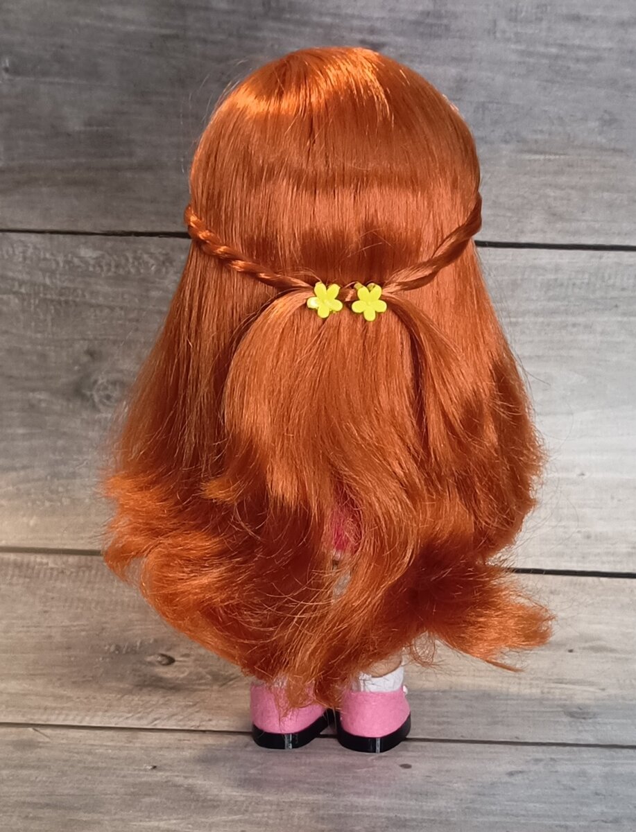 А на фотогафии видно только роскошную гриву волос и никаких проблем...