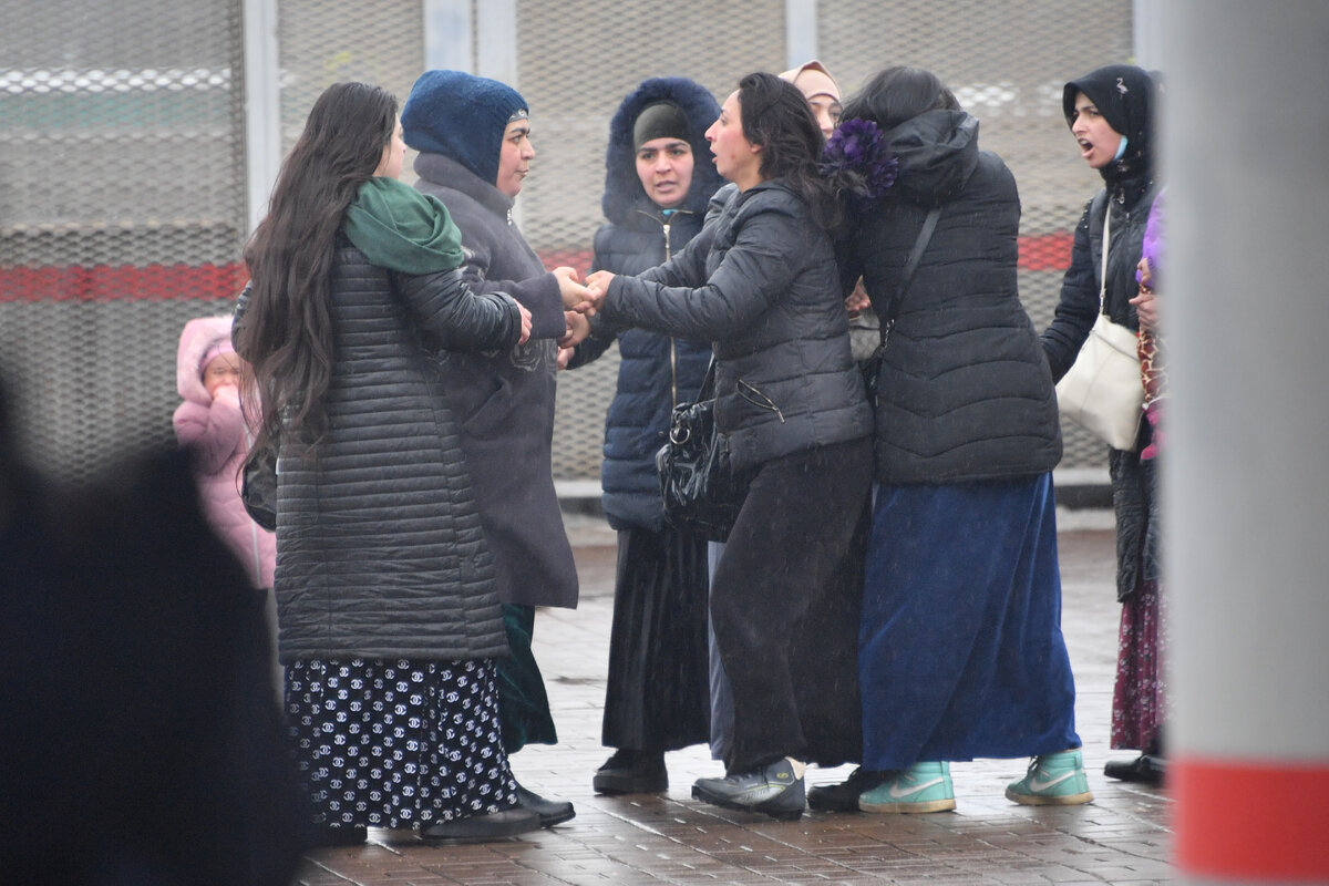 Угрожали позвать братьев