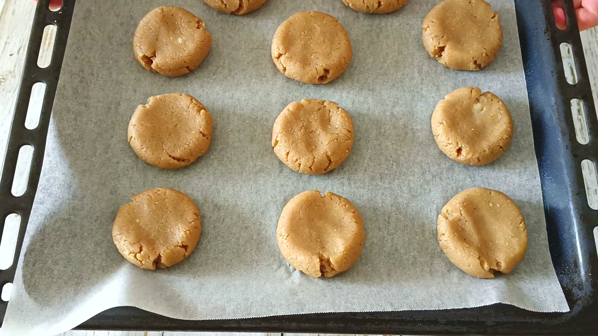 дисертик из печенья и сметаны с бананом. торт из бананов без выпечки с какао. печенье банан без выпечки. торт без выпечки с бананом и печеньем. банановый торт с выпечкой.