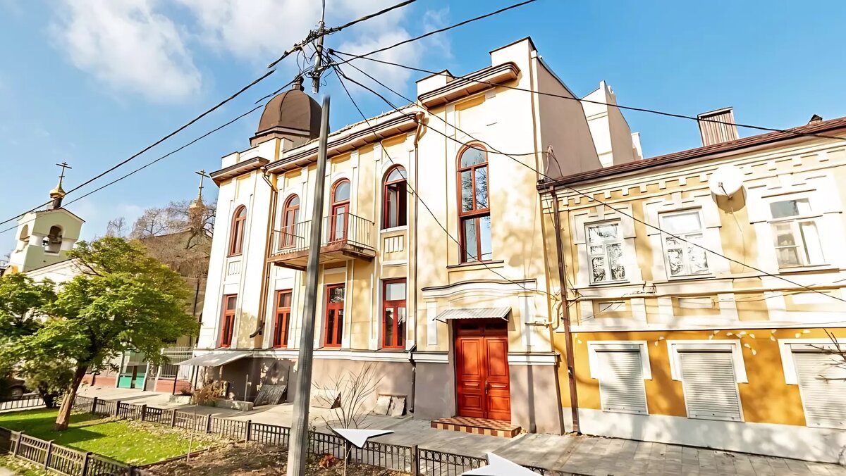     Городская администрация обязана передать в собственность старообрядцам «Жилой дом священника старообрядческого Покрово-Ильинского собора» на Баумана, 52 в Ростове, постановил арбитражный суд.