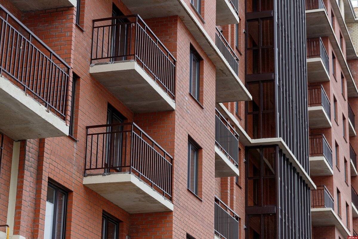 с балкона находящегося. шарик подкинули вертикально вверх. задачи на закон сохранения энергии. мяч брошен вертикально вверх со скоростью 10 м с. 5.