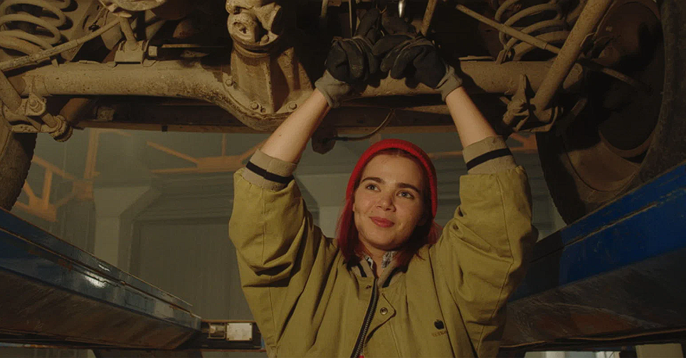 Кадр из сериала «Саня, газуй!», 2021, Россия | kinopoisk.ru