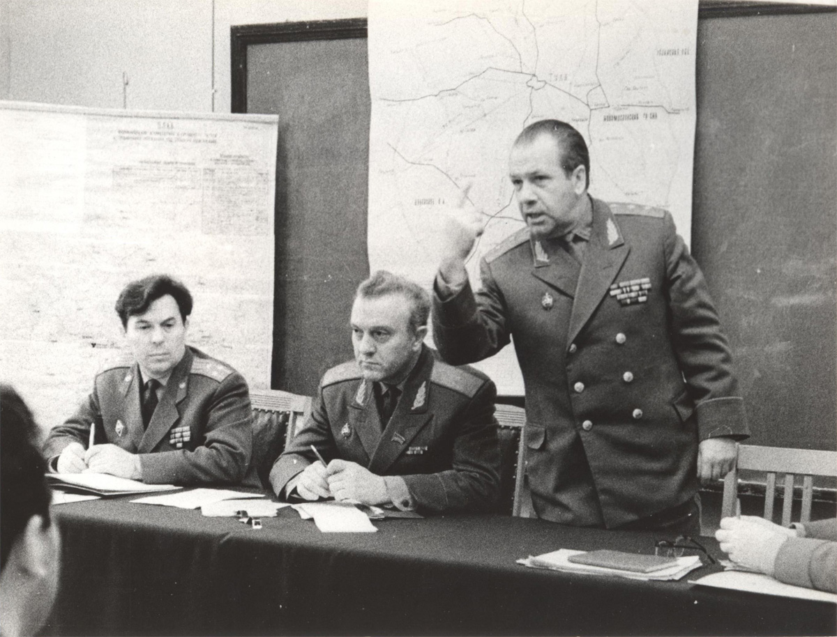 Борис Алексеевич Викторов, генерал-лейтенант юстиции. Фото Борис Викторов докладывает на совещании, рядом с ним сидит Эдуард Шеварнадзе, который в 1968-1972 гг. занимал пост Министра Внутренних дел Грузинской ССР. В 1971 году в Тбилиси прошла конференция МВД СССР.