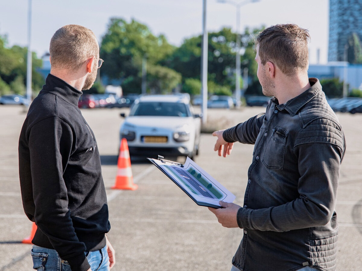 В большинстве популярных для российских туристов стран можно взять автомобиль на прокат без международных прав. Фото: unsplash.com