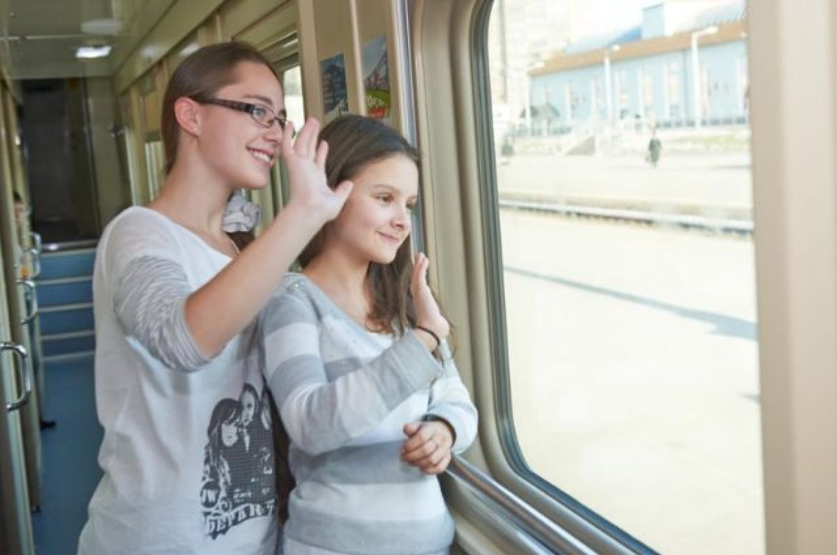   Дети 10-17 лет вновь смогут путешествовать летом на поездах со скидкой 50%